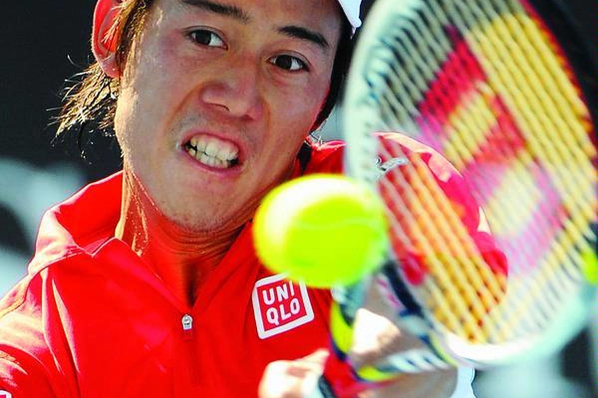 Petenis Jepang, Kei Nishikori, mengembalikan bola saat bertanding dengan  Matthew Ebden (Australia) pada laga Australia Terbuka di Melbourne,  Kamis (19/1).