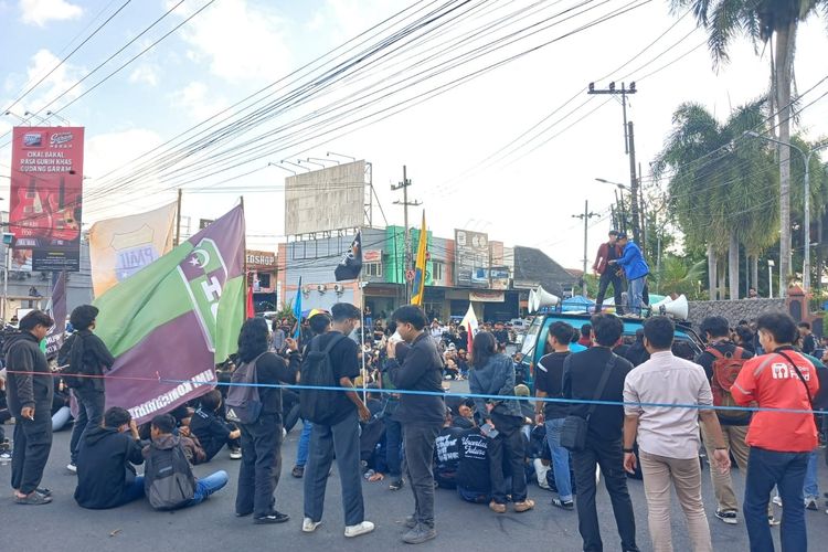 Demo Mahasiswa di Jember, Desak Revisi UU Polri dan UU TNI hingga Kritik MBG