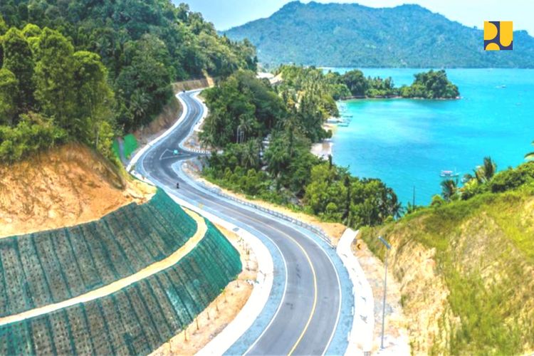 Salah satu infrastruktur jalan yang ada di daerah Labuan Bajo, NTT