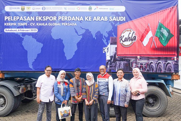 PT Pertamina (Persero) turut mengantarkan Usaha Mikro Kecil dan Menengah (UMKM) binaan Go Global dalam ekspor perdana Kripik Tempe Kahla ke Arab Saudi.