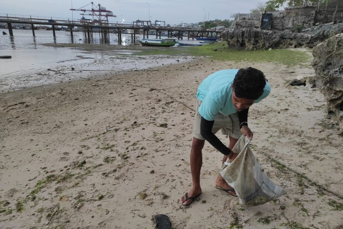 Menurut radish, Pemerintah harus tegakkan UU dan masyarakat siap melaksanakan dengan memilah sampah, mengurangi sampah dari rumah tangga.
