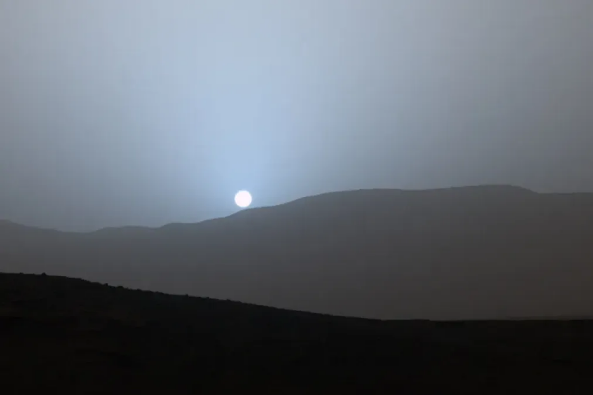 Matahari terbenam di Mars