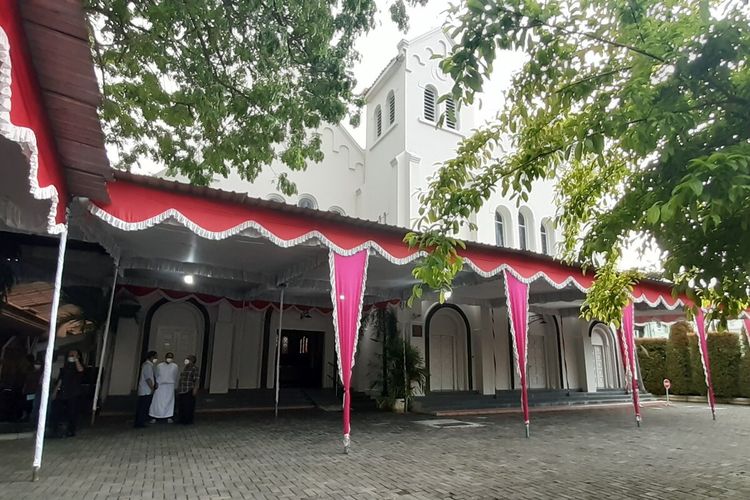 Suasana Gereja Katolik ST Antonius Purbayan Solo, Jawa Tengah jelang Paskah, Selasa (12/4/2022).