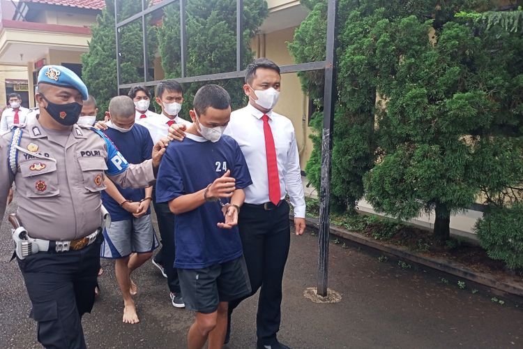 Senin (4/4/2022) Jajaran  Satreskrim Polresta Bandung berhasil mengamankan YJP Alias A (21), tersangka diancam hukuman 12 tahun penjara, akibat perbuatannya yang memperkosa wanita penyandang disabilitas pada Sabtu (26/3/2022)