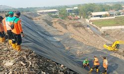 Geomembrane Tutup Gunungan Sampah Bantargebang Dinilai Bukan Solusi Akhir