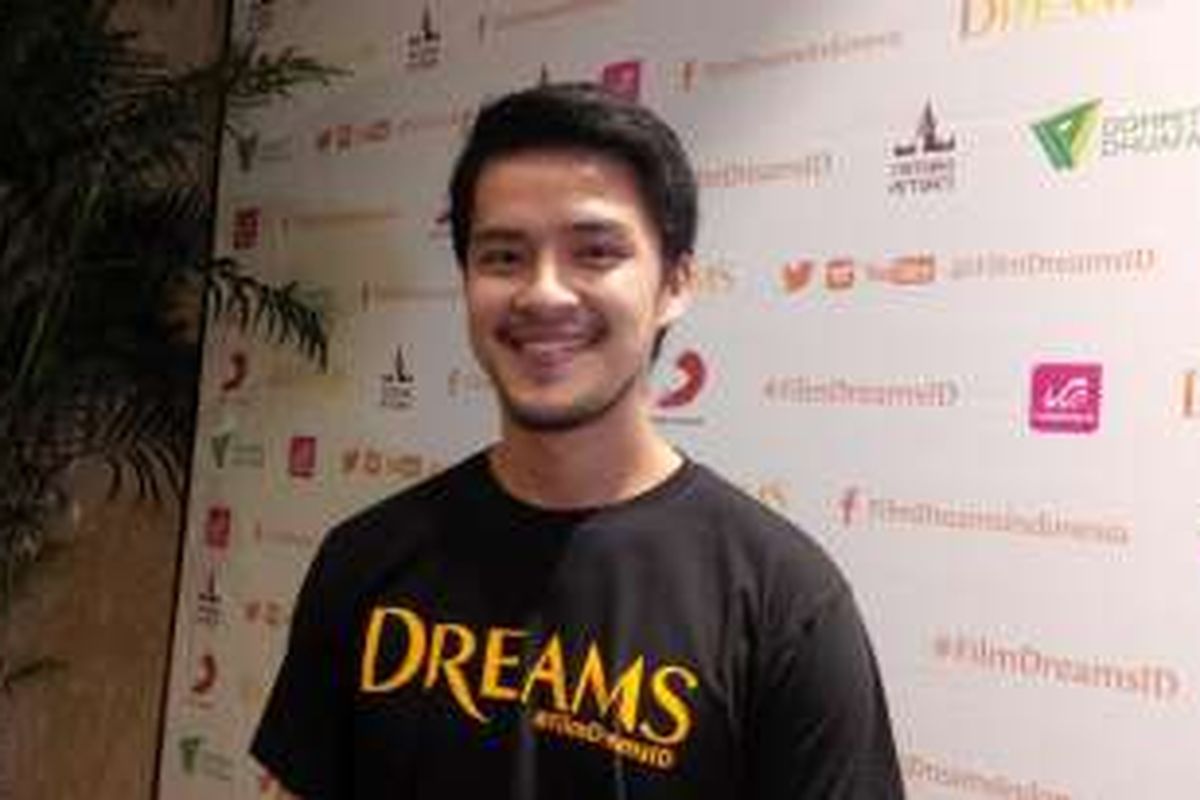 Artis peran Morgan Oey saat menghadiri screening film tersebut, di XXI Epicentrum, Kuningan, Jakarta Selatan, Selasa (1/3/2016).