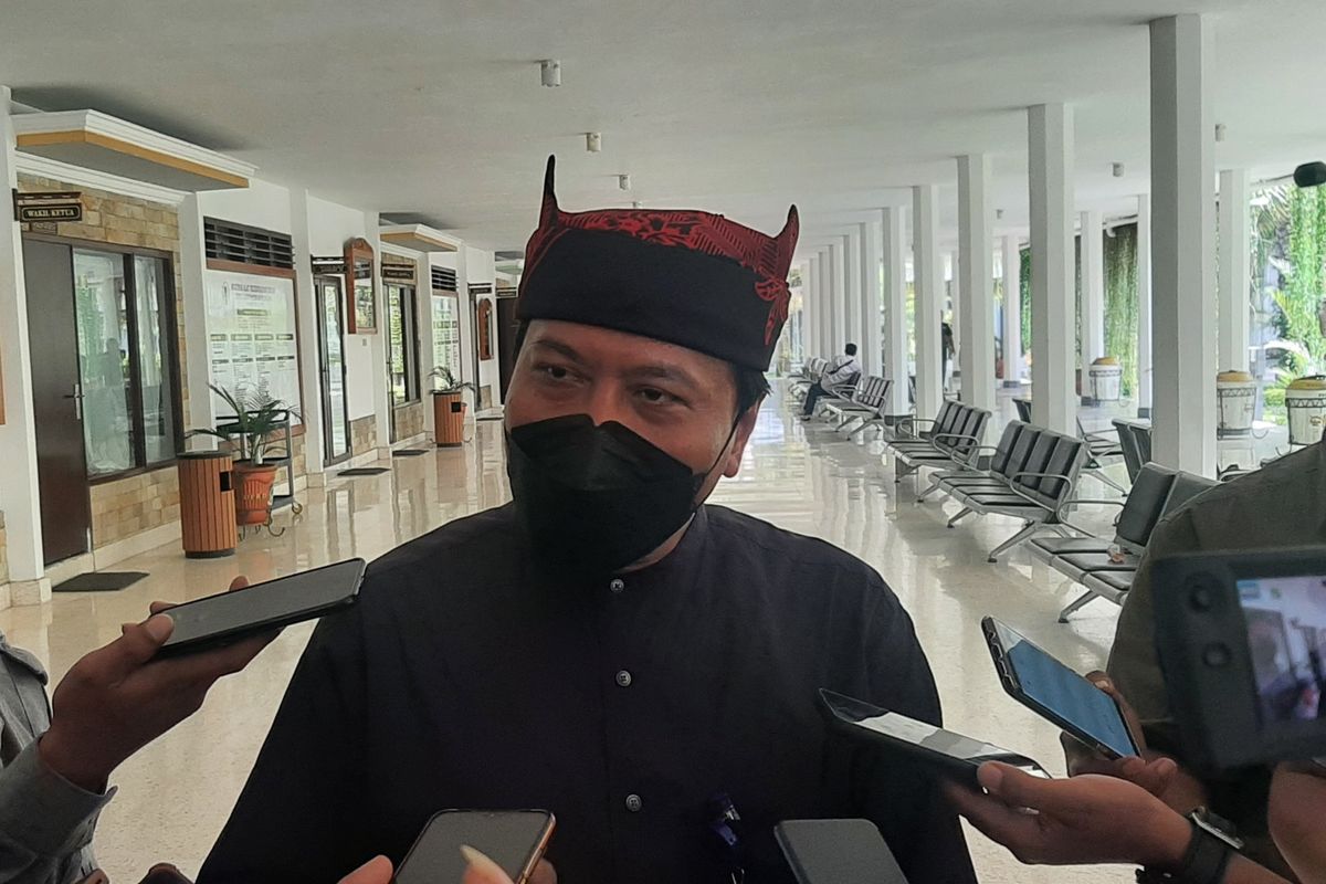 Juru Bicara Satgas Covid-19 Banyuwangi Amir Hidayat, setelah rapat bersama Komisi 1 DPRD Banyuwangi di Gedung DPRD Banyuwangi, Kamis (3/2/2022).