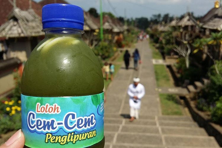 Loloh cemcem, jamu berbahan dasar daun cemcem dengan rasa unik khas Desa Penglipuran, Bali. 