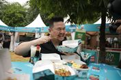 Nex Carlos Cicip Makanan Unik di GBK, Ada Roti dengan Nasi Goreng Gila