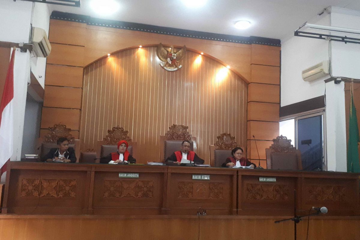 Sidang putusan terdakwa kasus penyalahgunaan narkotika jenis kokain Richard Muljadi di Pengadilan Negeri (PN) Jakarta Selatan kembali ditunda. Sidang digelar di Pengadilan Negeri Jakarta Selatan, Kamis (21/2/2019). 