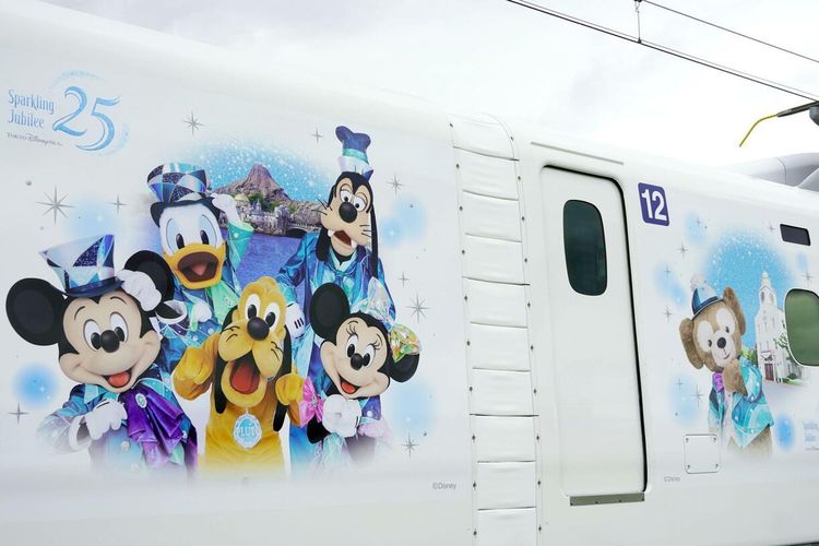 Liburan ke Jepang? Cobain Naik Shinkansen Bertema Disney di Tokyo