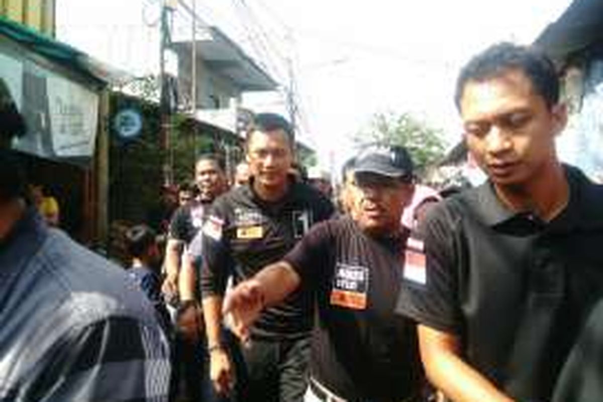 Calon gubernur DKI Agus Harimurti Yudhoyono berkampanye di RW 02 Cipinang Besar Selatan (Cibesel), Jatinegara, Jakarta Timur. Rabu (18/1/2017).