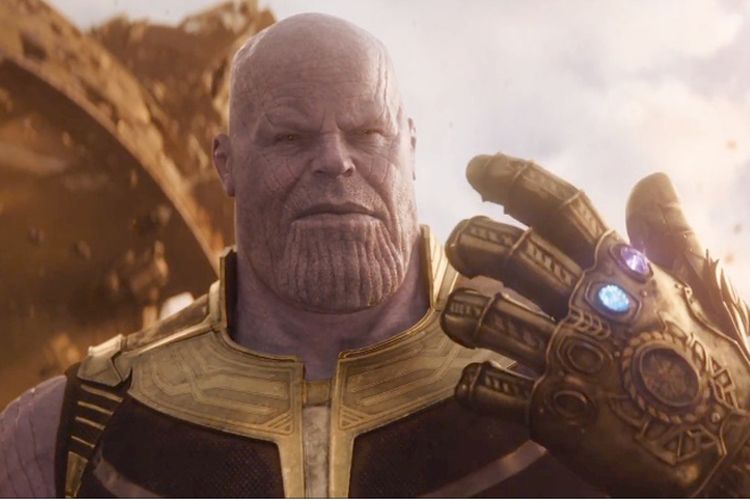Trailer film Avengers: Infinity War menampilkan Thanos yang tampak mengenakan Infinity Gauntlet dengan dua Infinity Stones.