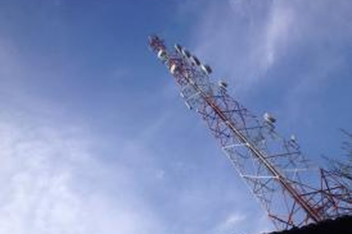 Menara base transceiver station (BTS)