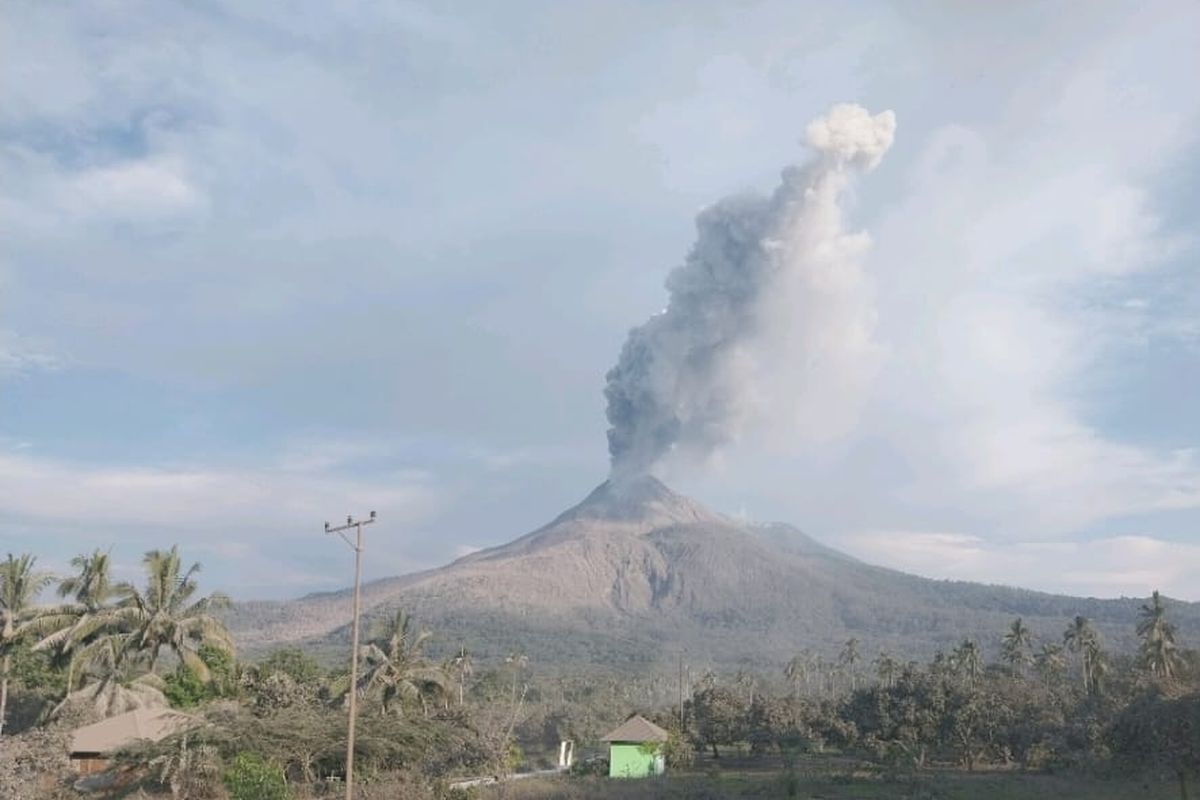 Gunung Lewotobi Meletus Lagi, Tinggi Kolom Abu 1 Km