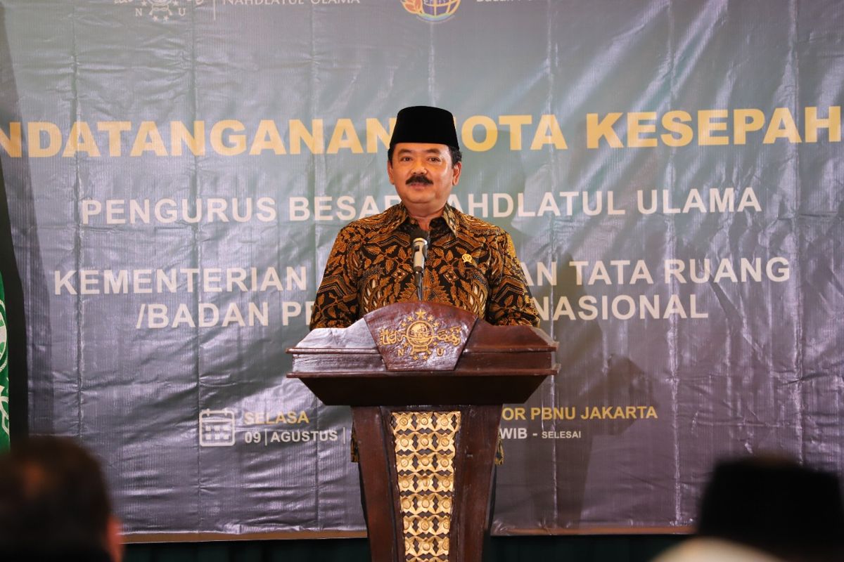 Menteri Agraria dan Tata Ruang/Badan Pertanahan Nasional (ATR/BPN) Hadi Tjahjanto dalam acara penandatanganan nota kesepahaman antara Kementerian Agraria dan Tata Ruang/Badan Pertanahan Nasional (ATR/BPN) dengan Pengurus Besar NU (PBNU) Pusat di Gedung PBNU, Jakarta, Selasa (9/8/2022).

