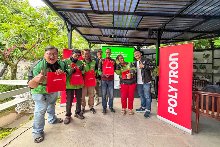 Polytron menyediakan program khusus pembelian motor listrik Polytron FOX-R bagi para mitra pengemudi Gojek. Program ini bertajuk ?Ngegojek Lebih Hemat, Kantong Lebih Sehat?. 