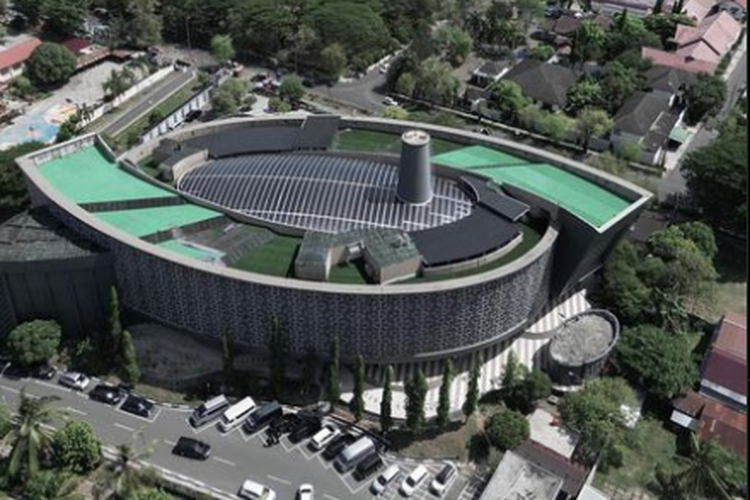 Foto udara bangunan Museum Tsunami Aceh