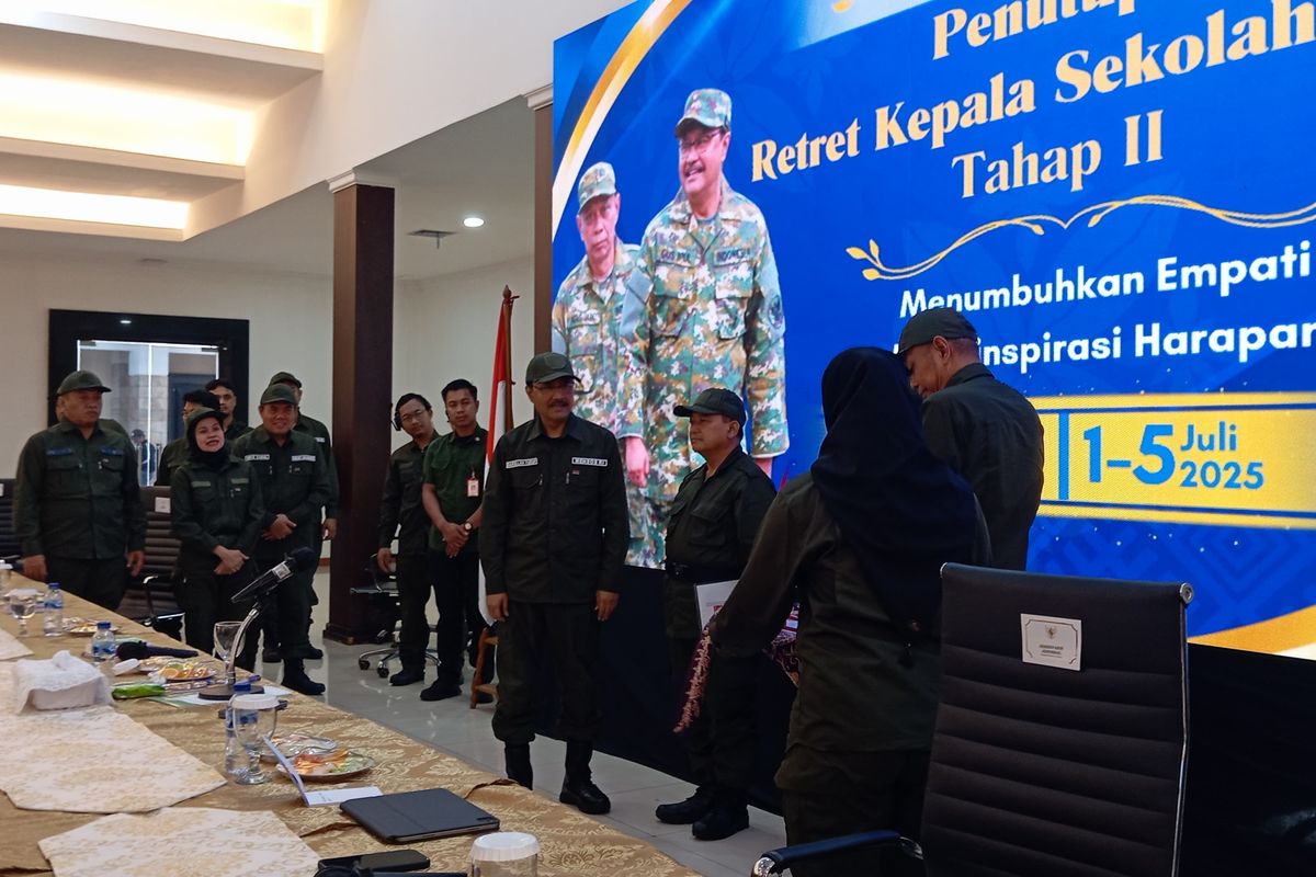Menteri Sosial (Mensos) Saifullah Yusuf dalam acara penutupan retret kepala sekolah rakyat tahap kedua, Pusat Pendidikan Pelatihan dan Pengembangan Profesi (Pusdiklatbangprof) Kemensos, Jakarta Selatan, Sabtu (5/7/2025)