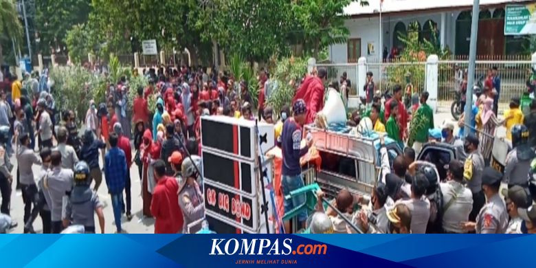 Demo Tolak UU Cipta Kerja di Bima Ricuh, 2 Polisi Terluka, 8 Mahasiswa Ditangkap