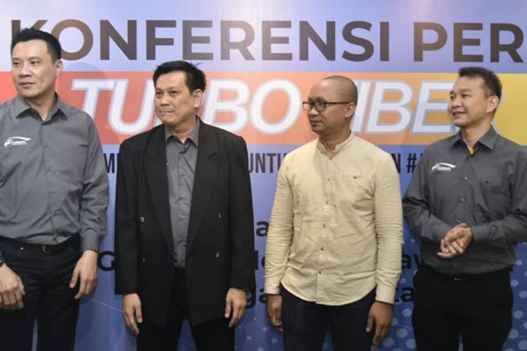(Kiri-kanan) Komisaris Utama HTSnet Richardus Teddy selaku, Direktur Operasional HTSnet Harijanto Pribadi, IT Manager Universitas Multimedia Nusantara Dwi Kristiawan, Direktur Utama HTSnet Ferry Dicky Lisal selaku saat menghadiri acara Press Conference Peluncuran Turbo Fiber #AntiLemot pada Rabu ( 20/3/2019) di Menara Rajawali, Kuningan, Jakarta Selatan.