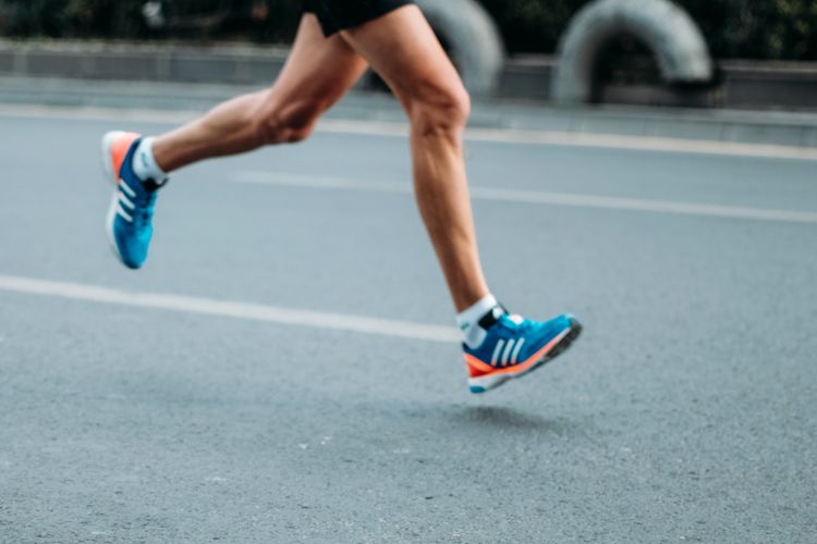 Manfaat jogging untuk membantu menurunkan kolesterol jahat.