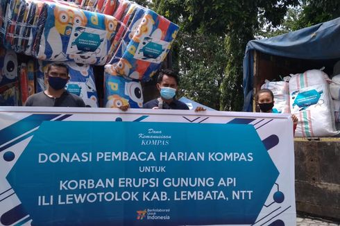 Pengungsi Gunung Ile Lewotolok Terima Bantuan dari Yayasan Dana Kemanusiaan Kompas