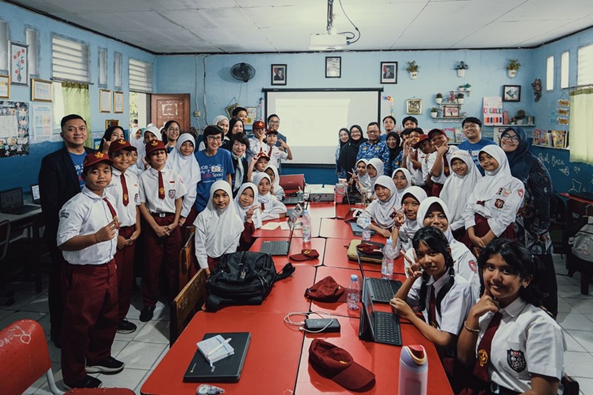 Program UOB MDS bertujuan meningkatkann Kemampuan mengakses teknologi, informasi, dan pembelajaran berkualitas. 