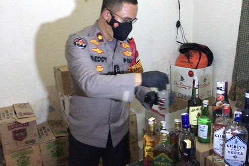 Polisi Gerebek 2 Kontrakan Tempat Penyimpanan Miras Ilegal di Setiabudi