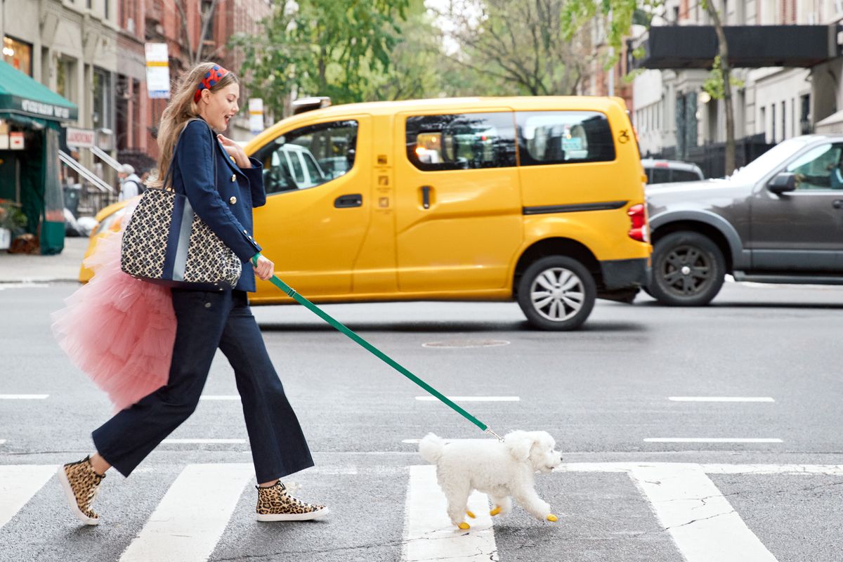 Fotografer Gus Powell didapuk untuk menampilkan nuansa musim semi di kota New York, AS dalam kampanye terbaru Kate Spade.