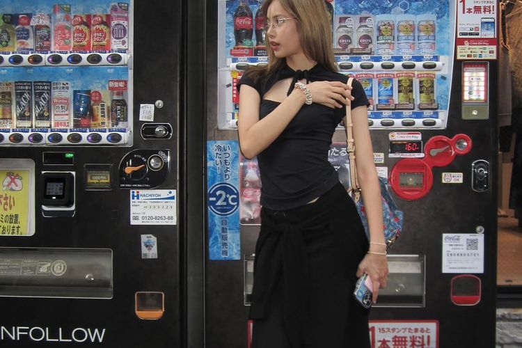 Ingin nonton konser Blackpink Jakarta 2025? Simak inspirasi outfitnya, termasuk ide agar tetap hijab friendly dan stylish.