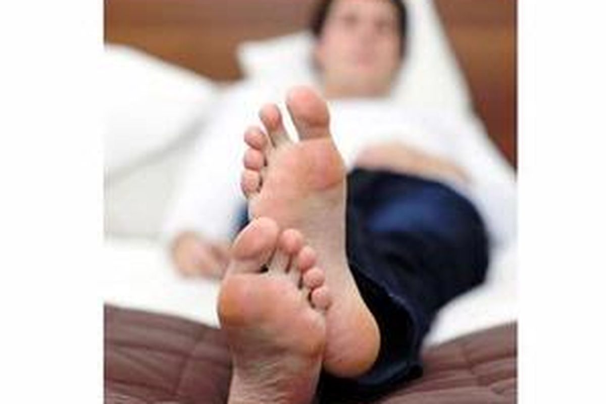 Tidak ada korelasi antara ukuran kaki pria dengan ukuran penisnya.