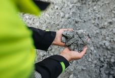 Peneliti Sulap Pasir Jadi 'Baterai' Raksasa, Simpan Energi Terbarukan