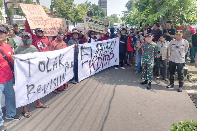 Ratusan Warga Tunggulsari Turun ke Jalan, Tolak Rencana Tambang Galian C di Kendal