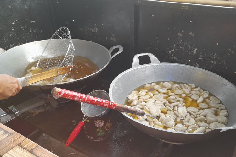 Cireng Cipaganti Sambal Kacang di Festival Kuliner Serpong 2023.