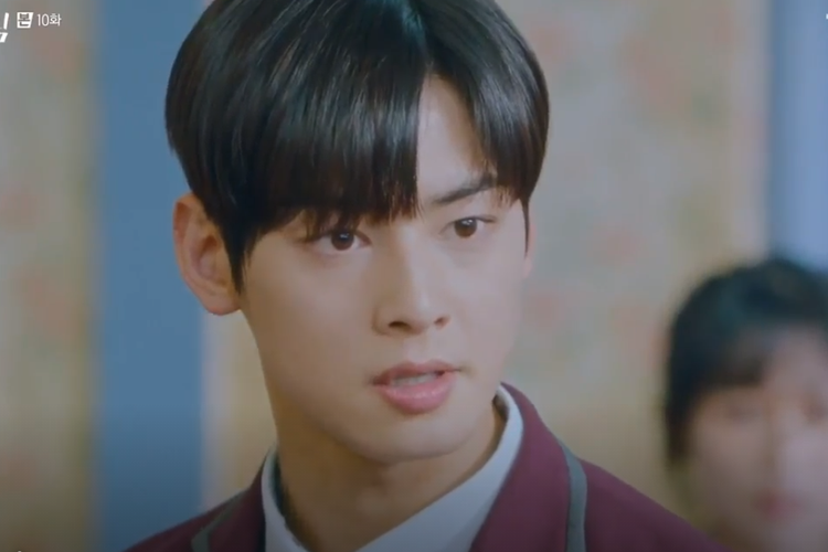 Cha Eun-Woo dalam True Beauty Episode 10.