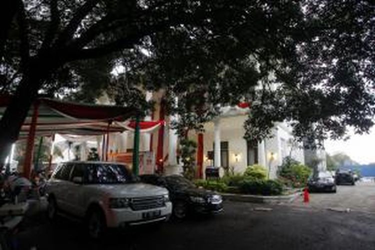 Rumah Polonia di Cipinang Cempedak I, Jakarta Timur, Selasa (10/6/2014). Rumah Polonia awalnya merupakan gedung inventaris perusahaan minyak Belanda, Bataafsche Petroleum Maatschappaij. Merupakan salah satu dari bangunan mewah di daerah Polonia, yang pada era 1960-an dikenal sebagai kawasan elit di Jakarta selain Menteng.
