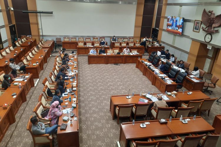 Komisi III DPR RI menggelar rapat dengar pendapat umum (RDPU) terkait RUU KUHP di Gedung DPR, Senayan, Jakarta Pusat, Senin (14/11/2022). 