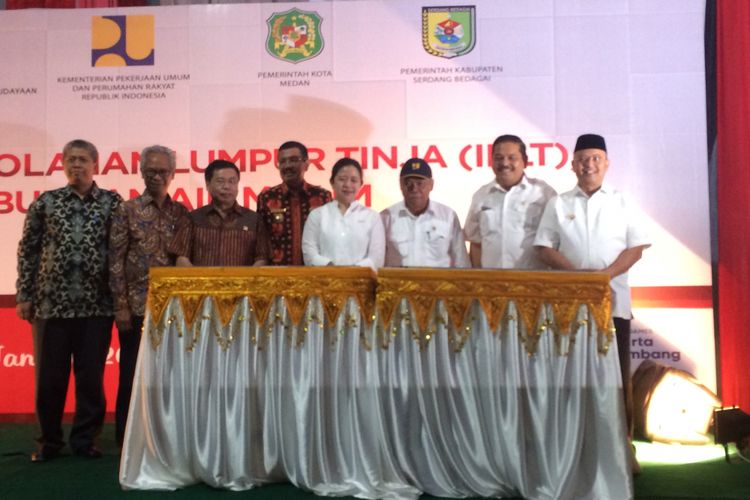 Menteri Koordinator Pemberdayaan Manusia dan Kebudayaan (Menko PMK) Puan Maharani dan Menteri Pekerjaan Umum dan Perumahan Rakyat (PUPR) Basuki Hadimuljono meresmikan proyek infrastruktur di Sumatera Utara, Jumat (26/1/2018).