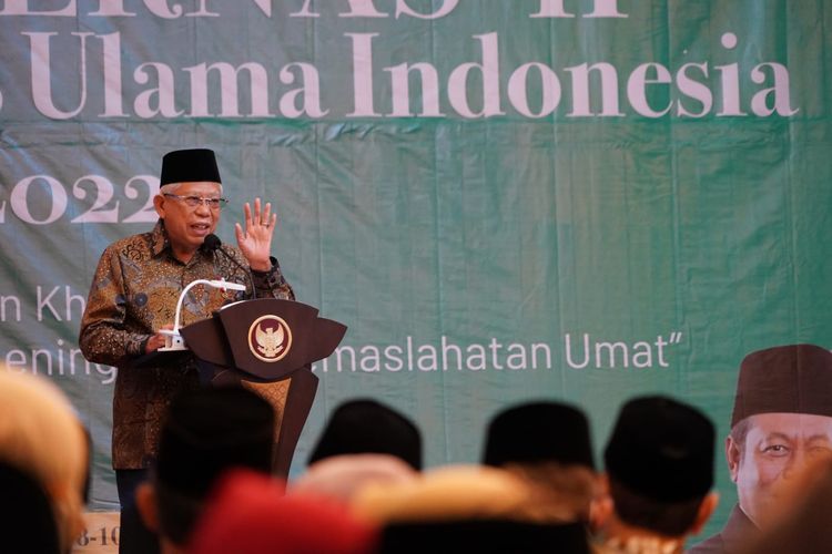 Wakil Presiden Ma'ruf Amin memberikan sambutan saat membuka Musyawarah Kerja Nasional Majelis Ulama Indonesia di Hotel Grand Sahid Jaya, Jakarta, Kamis (8/12/2022).