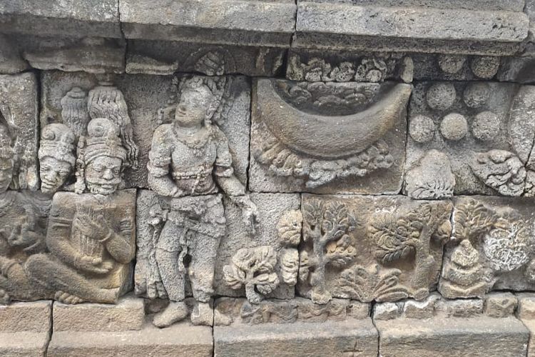 Salah satu relief di Candi Borobudur. 