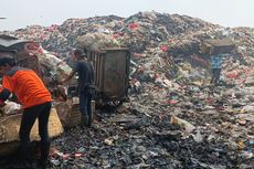 Melihat Gunung Sampah Liar Setinggi 10 Meter di Jalan Bintara Jaya Bekasi...