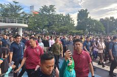 Minggu Pagi, Jokowi dan Keluarga Jalan Santai di Lapangan Gasibu Bandung
