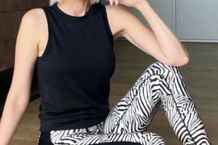 Sheena Cole (56) kerap dianggap gadis muda karena wajahnya yang tampak awet muda.