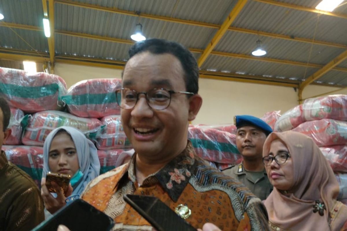 Gubernur DKI Jakarta Anies Baswedan di Gudang SRG Kompleks Pasar Induk Beras Cipinang, Jakarta Timur, Kamis (20/12/2018).