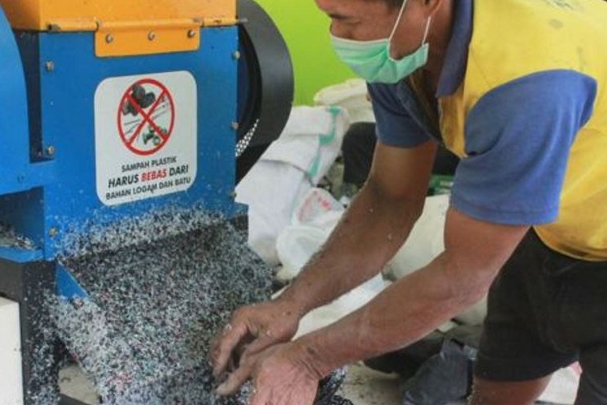 Tidak semua plastik kresek bisa menjadi bahan campuran aspal, hanya plastik kresek yang tipis dan mengkilap. 