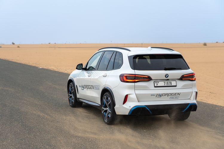BMW iX5 Hydrogen dites di Uni Emirat Arab