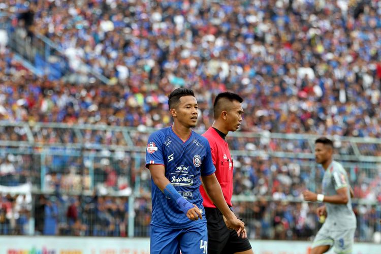 Pemain Arema FC asal Malang, Dendi Santoso.