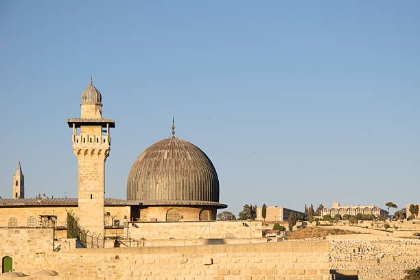 Kenapa Kiblat Dipindahkan dari Masjid Al-Aqsa ke Masjidil Haram?