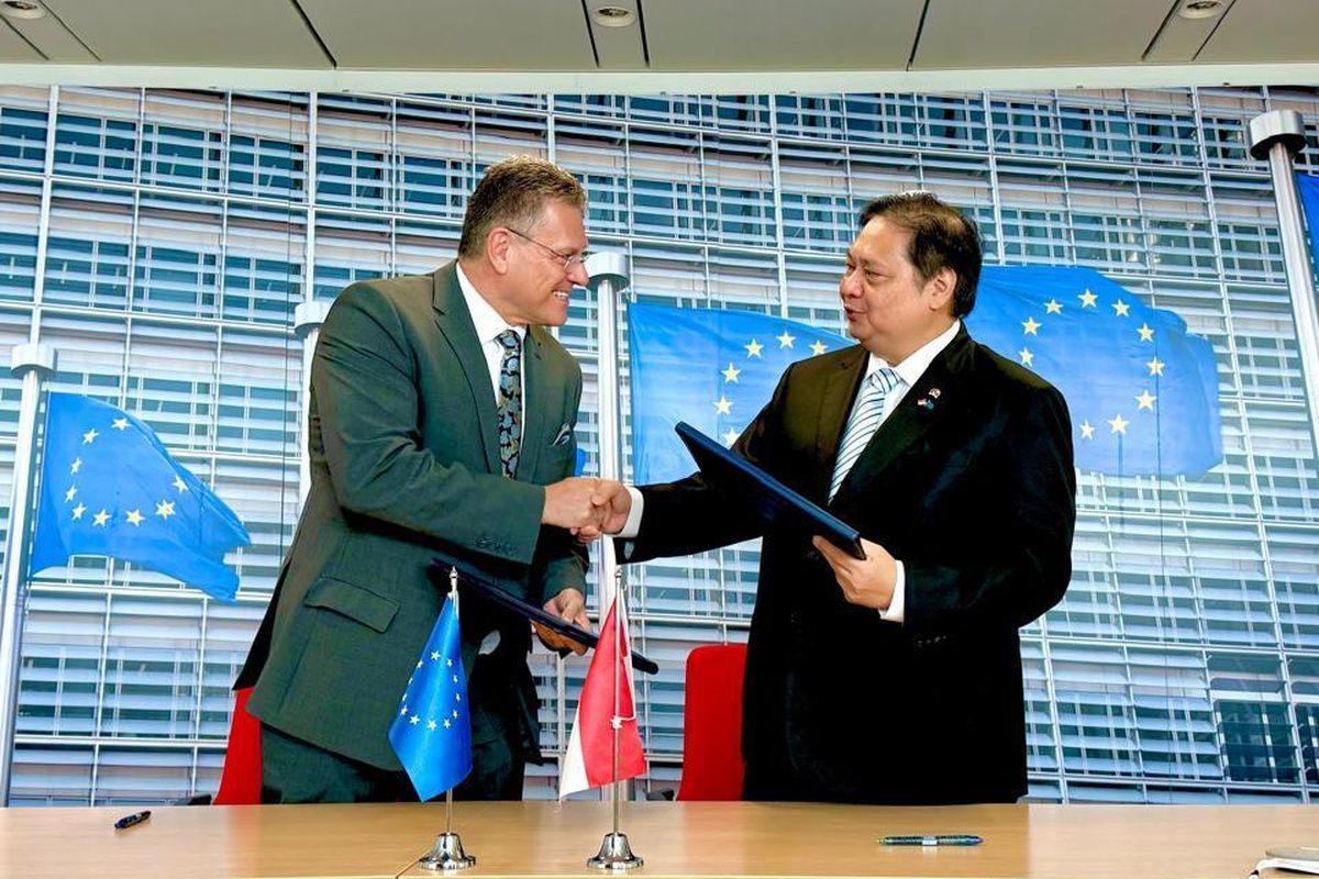 Menteri Koordinator (Menko) Bidang Perekonomian Airlangga Hartarto menyepakati sejumlah poin penting dengan European Union Commissioner for Trade and Economic Security, Maro? ?ef?ovi? sebagai tindak lanjut konkret dalam penyelesaian perundingan Indonesia-European Union Comprehensive Economic Partnership Agreement (IEU-CEPA) di Kantor Pusat Uni Eropa Berlaymont Building, Brussel, Belgia pada Minggu (13/7/2025).
